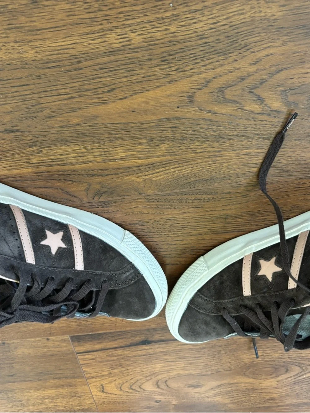 Converse Brown Suede Sneakers with Pink Star Accent-Unisex Mens: 6.5 Women: 8 - Picture 9 of 9